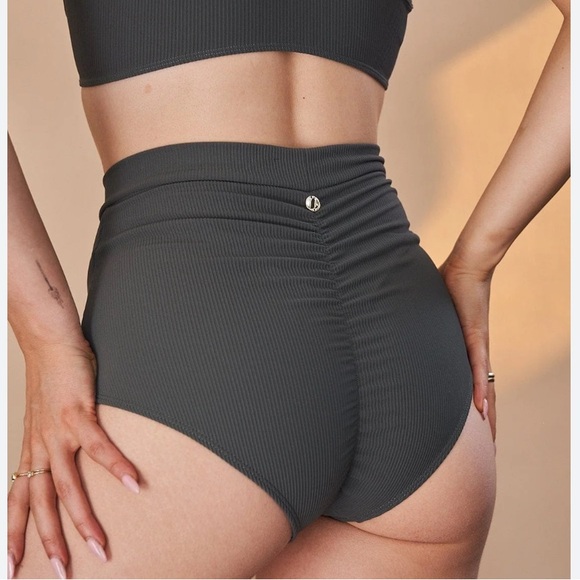 High Waist Scrunch Butt Shorts in Olive 🫒 - Picture 2 of 5